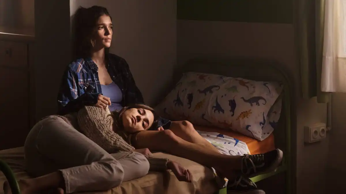 Feria-la-luz-mas-oscura-un-historia-de-ciencia-ficcion-confusa-pero-intrigante-critica-netflix-scaled